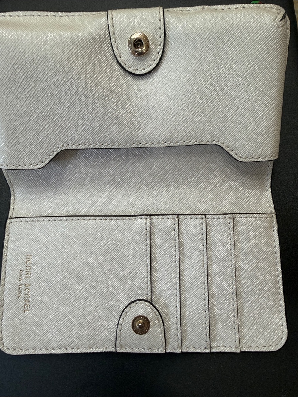 Authentic Henri Bendel Ivory Saffiano Fold Wallet with Gold Plaque - Picture 4 of 9